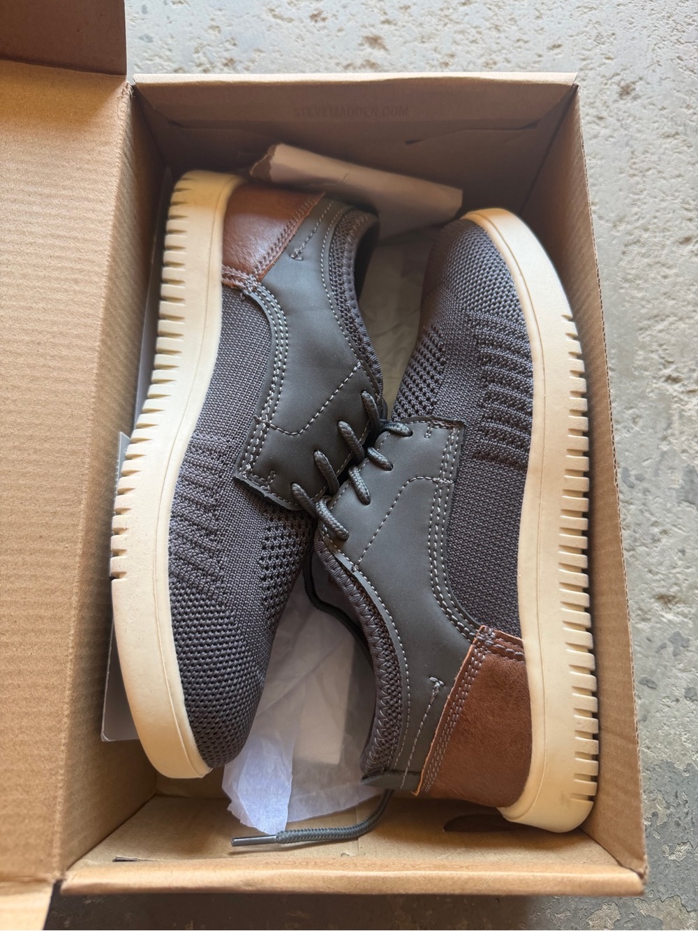 “New” Steve Madden Casual Knit Lace-Up Sneakers size4